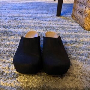 Black Dansko clog heel, size 6.5